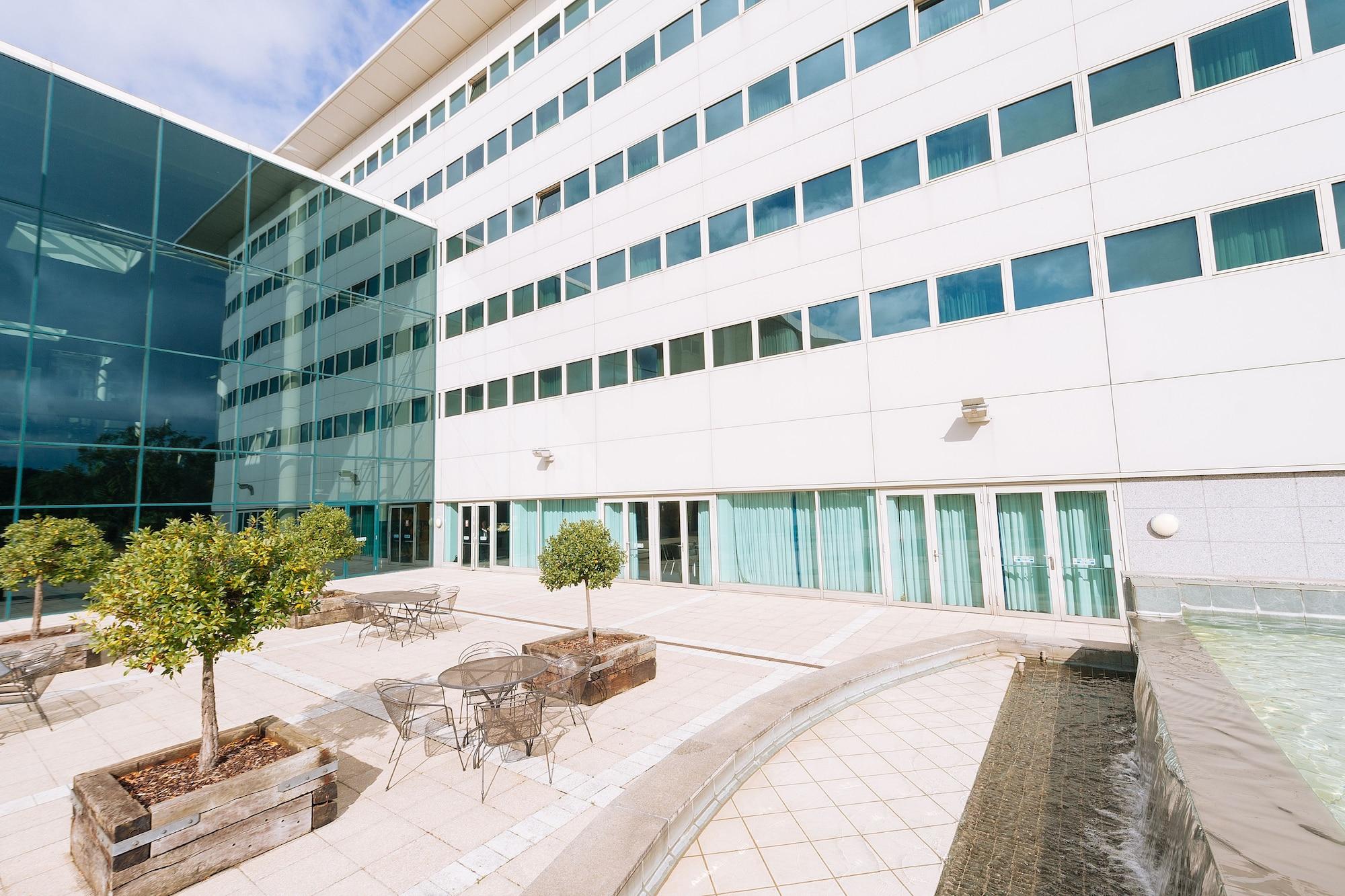 Arora Hotel Gatwick/Crawley Exteriör bild