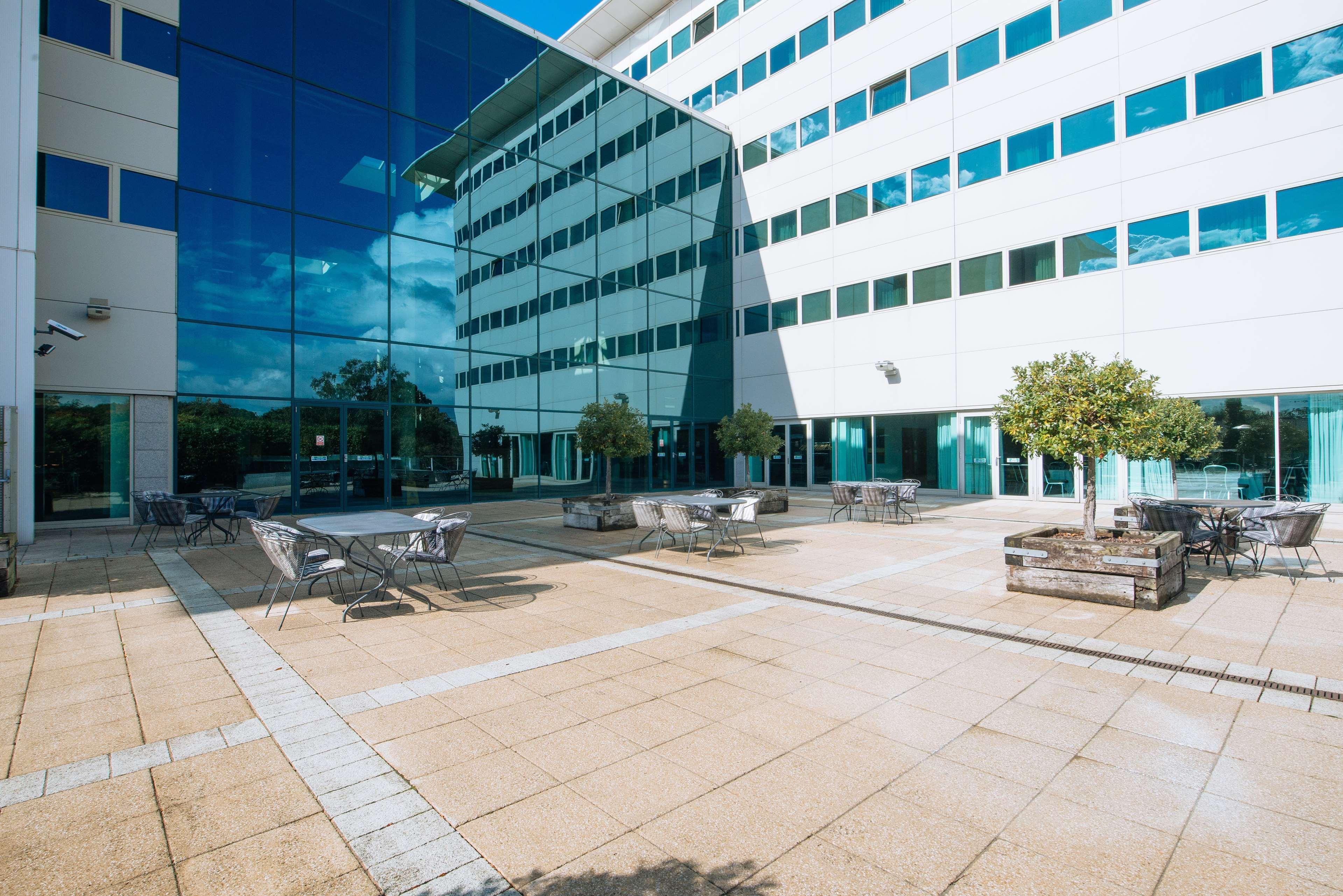 Arora Hotel Gatwick/Crawley Exteriör bild